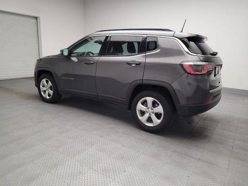 Granite Crystal Metallic Clearcoat 2018 Jeep Compass Latitude