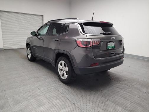 Granite Crystal Metallic Clearcoat 2018 Jeep Compass Latitude