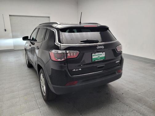 Diamond Black Crystal Pearlcoat 2023 Jeep Compass Latitude