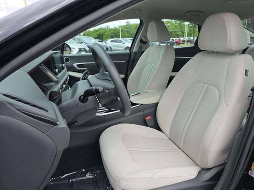 Phantom Black 2022 Hyundai SONATA SEL