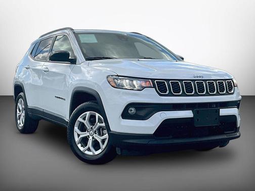 Bright White Clearcoat 2024 Jeep Compass Latitude