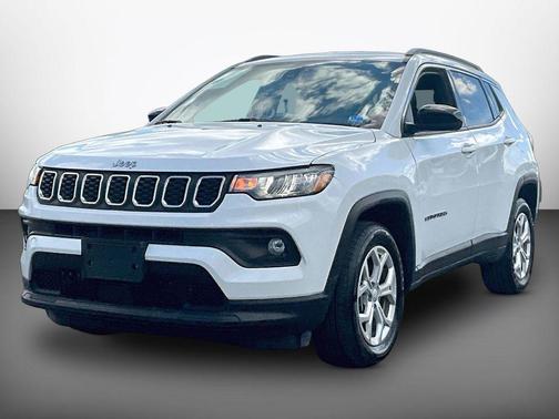 Bright White Clearcoat 2024 Jeep Compass Latitude