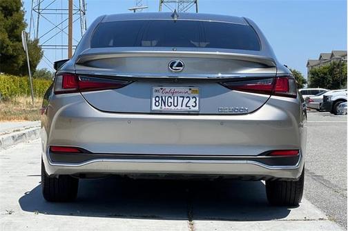 2020 Lexus ES 300h Base