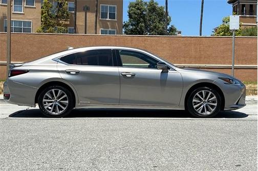 2020 Lexus ES 300h Base