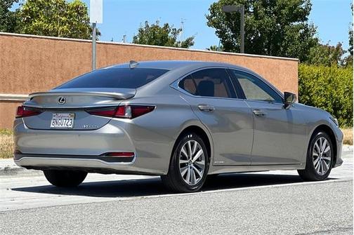 2020 Lexus ES 300h Base