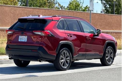 2022 Toyota RAV4 Hybrid XLE Premium