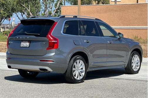 2019 Volvo XC90 T6 Momentum