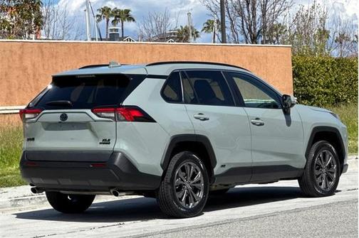 2022 Toyota RAV4 Hybrid XLE Premium