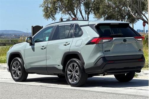 2022 Toyota RAV4 Hybrid XLE Premium