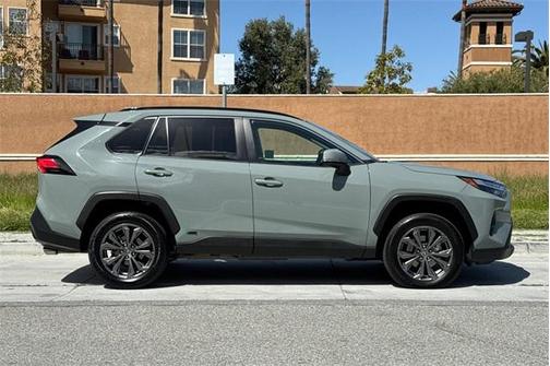 2022 Toyota RAV4 Hybrid XLE Premium