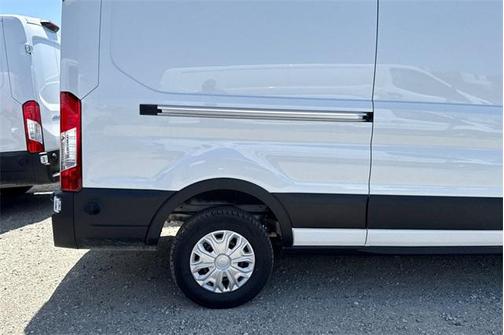 2025 Ford E-Transit Base