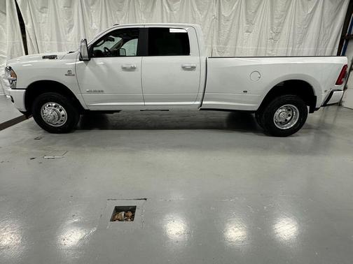 2024 RAM 3500 Laramie Crew Cab 4x4 8' Box