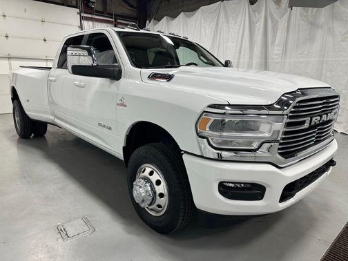 2024 RAM 3500 Laramie Crew Cab 4x4 8' Box