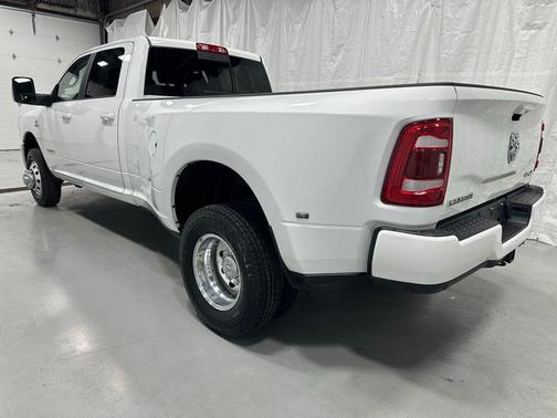 2024 RAM 3500 Laramie Crew Cab 4x4 8' Box