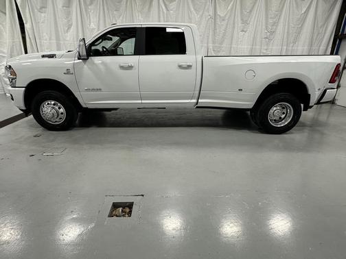 2024 RAM 3500 Laramie Crew Cab 4x4 8' Box