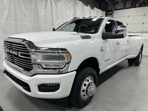 2024 RAM 3500 Laramie Crew Cab 4x4 8' Box