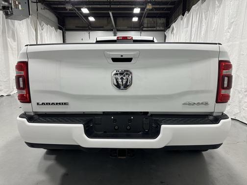 2024 RAM 3500 Laramie Crew Cab 4x4 8' Box