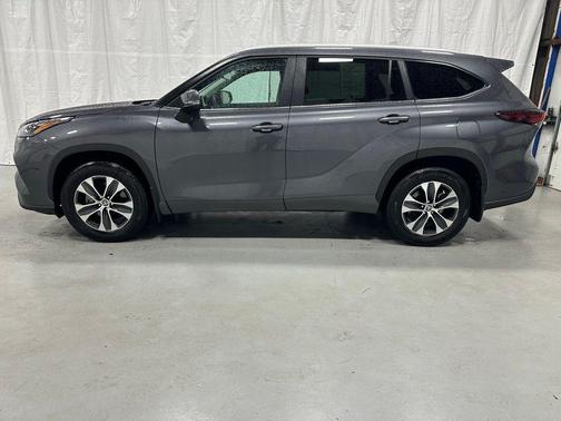 2025 Toyota Highlander XLE