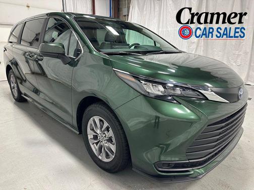 2025 Toyota Sienna LE