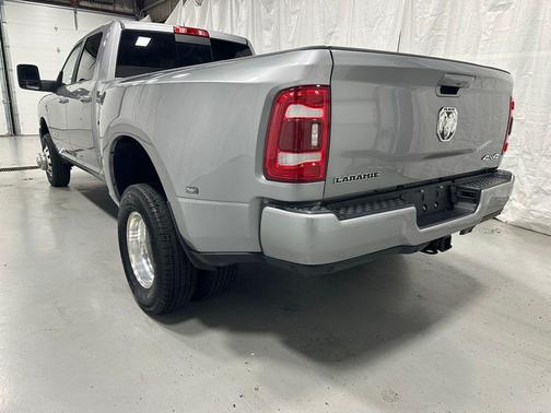 Billet Silver Metallic Clearcoat 2024 RAM 3500 Laramie Crew Cab 4x4 8' Box