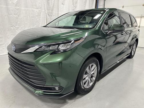 2025 Toyota Sienna XLE