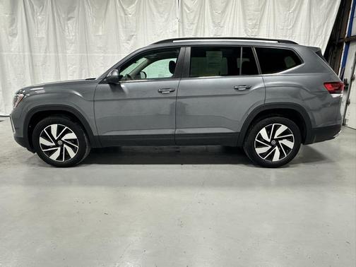2025 Volkswagen Atlas 2.0T SE w/Technology 4MOTION