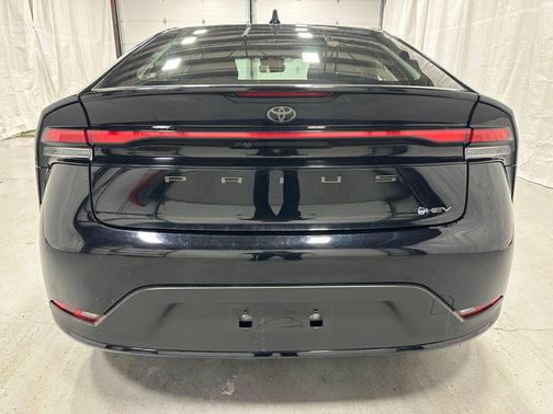 2025 Toyota Prius LE