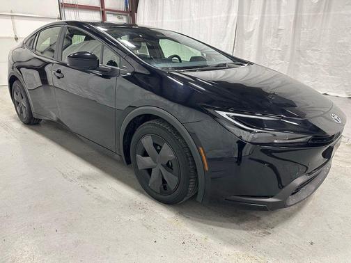 2025 Toyota Prius LE