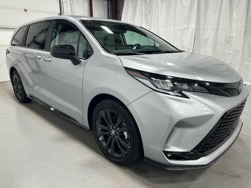 2025 Toyota Sienna XSE 7 Passenger