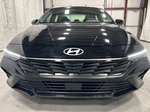 2025 Hyundai ELANTRA SEL