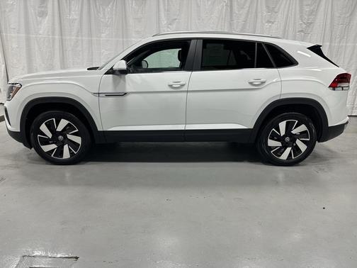 2025 Volkswagen Atlas Cross Sport 2.0T SE w/Technology 4MOTION