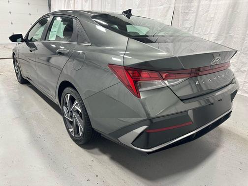 2025 Hyundai ELANTRA SEL