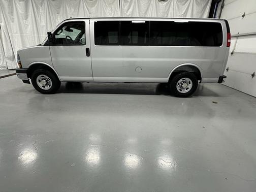 2025 Chevrolet Express 3500 LT