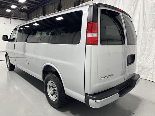 2025 Chevrolet Express 3500 LT