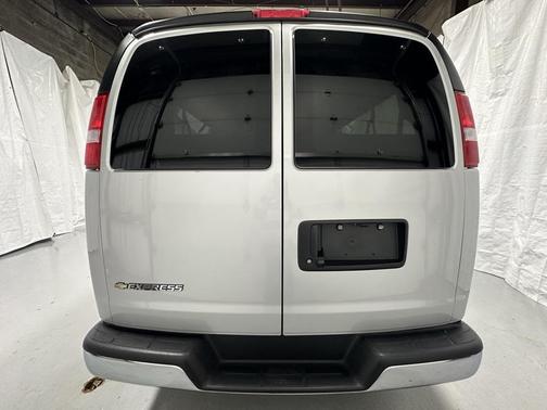 2025 Chevrolet Express 3500 LT