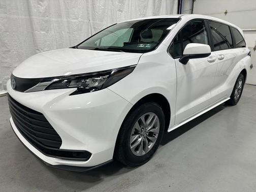 Ice Cap 2025 Toyota Sienna LE