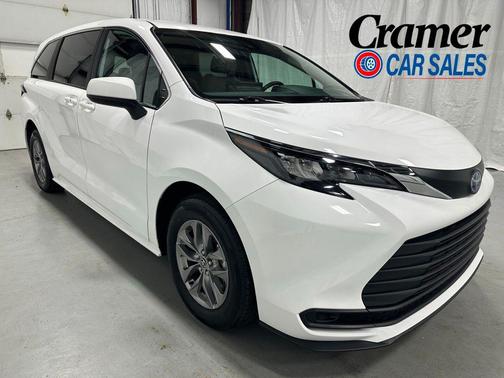 Ice Cap 2025 Toyota Sienna LE