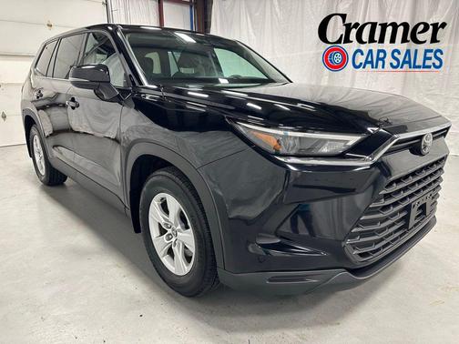 Midnight Black Metallic 2025 Toyota Highlander LE