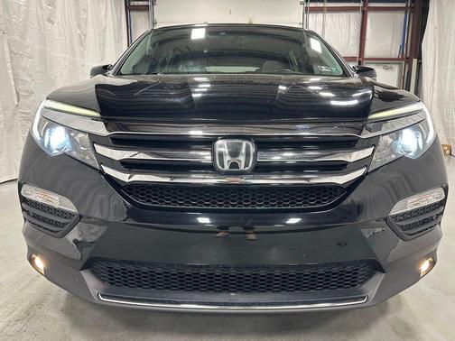 Crystal Black Pearl 2018 Honda Pilot Touring