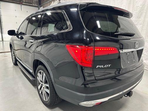 Crystal Black Pearl 2018 Honda Pilot Touring