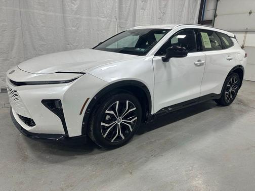 2025 Toyota Crown Signia XLE