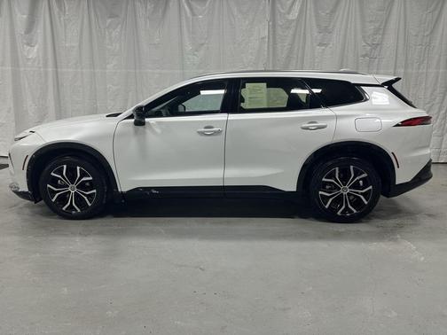 2025 Toyota Crown Signia XLE