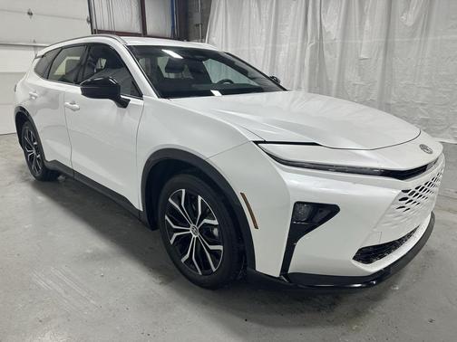 2025 Toyota Crown Signia XLE