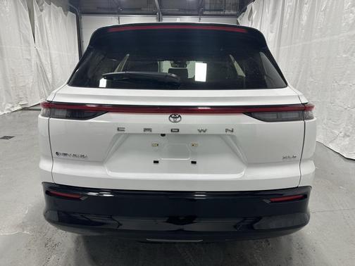 2025 Toyota Crown Signia XLE