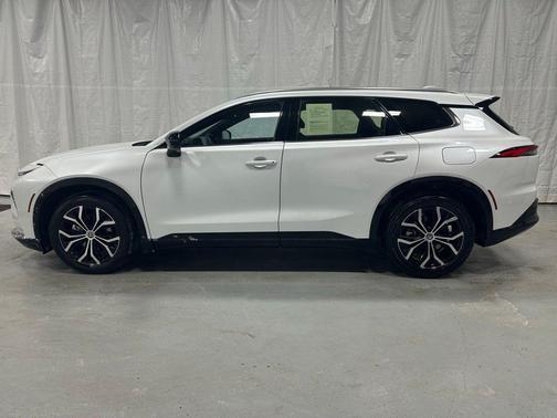 2025 Toyota Crown Signia XLE