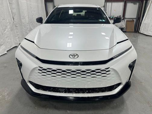 2025 Toyota Crown Signia XLE