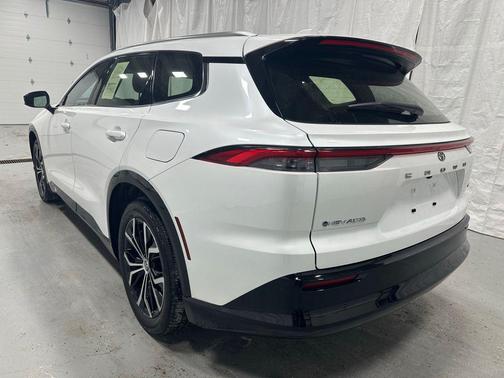 2025 Toyota Crown Signia XLE