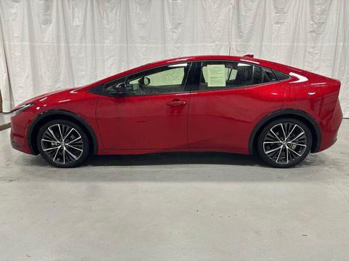 2025 Toyota Prius XLE