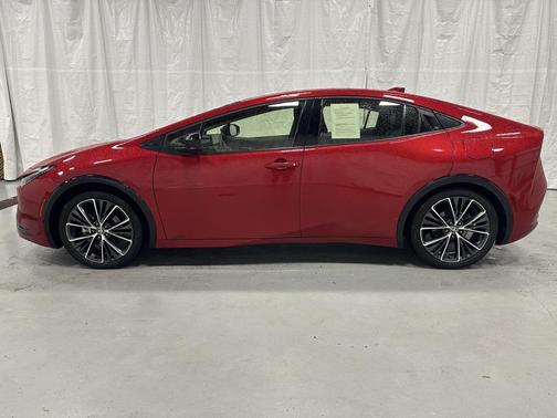 2025 Toyota Prius XLE