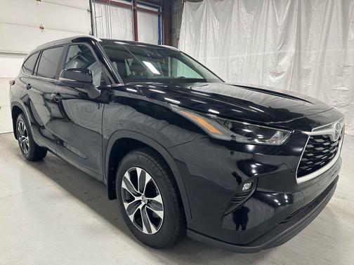 2025 Toyota Highlander XLE